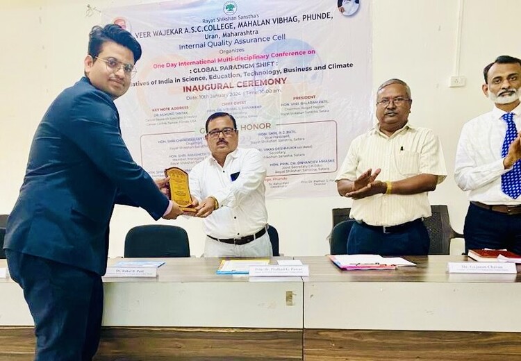 Celebrating Excellence at PHiMSR! (2)